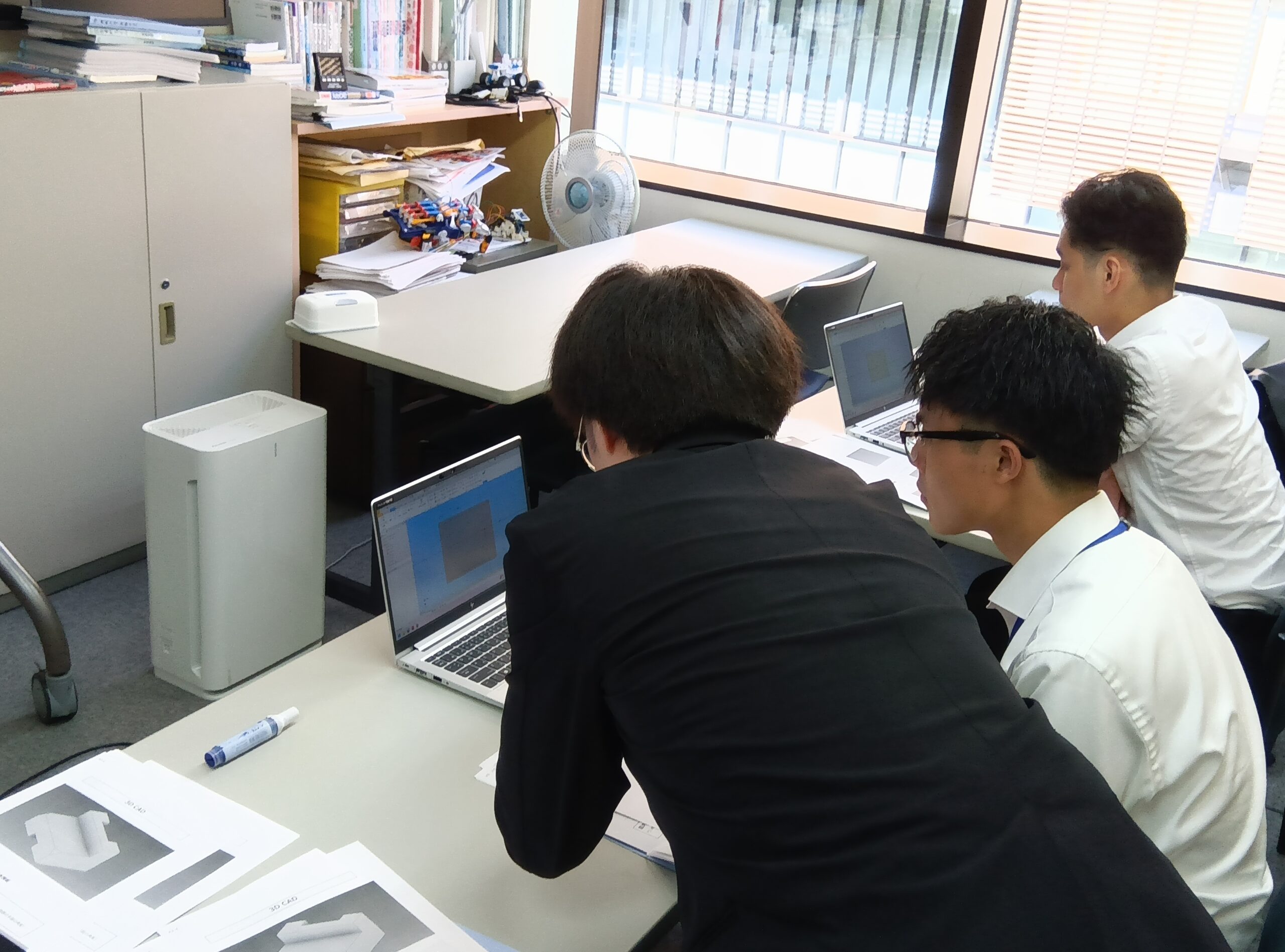 設計をしている様子